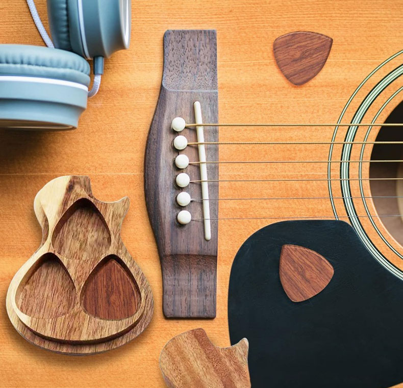 Simple creative wooden guitar pick case